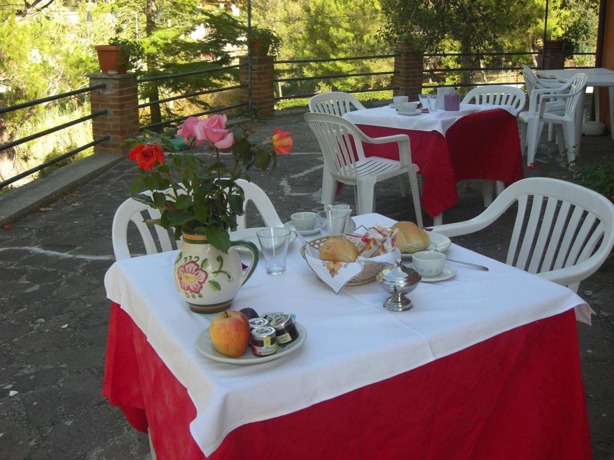 Hotel Il Poggetto Castellina Marittima Eksteriør bilde